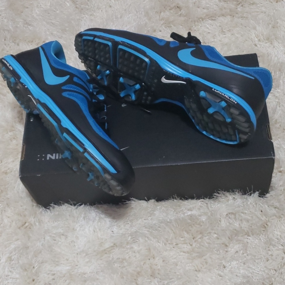 Nike - Picture 3 of 4